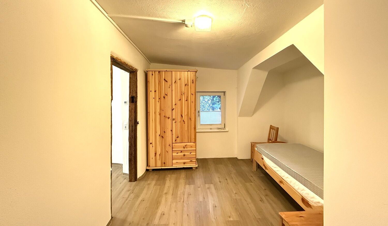 EG Zimmer 4