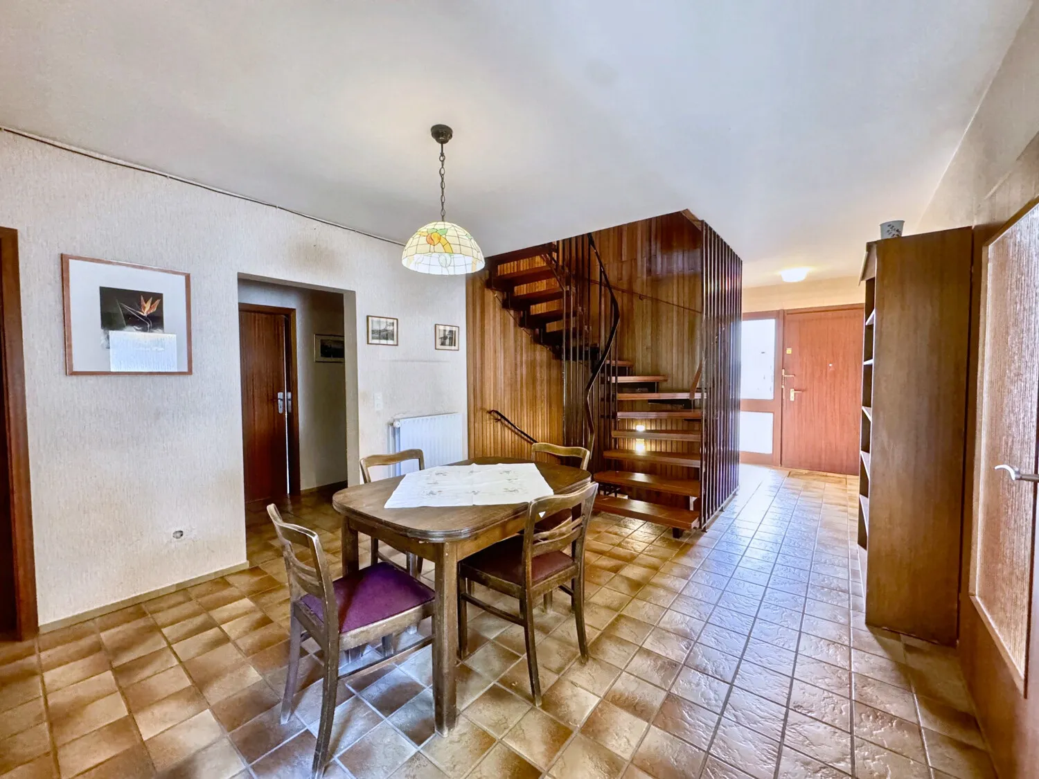 Spacious family house with granny flat and beautiful garden in an excellent location