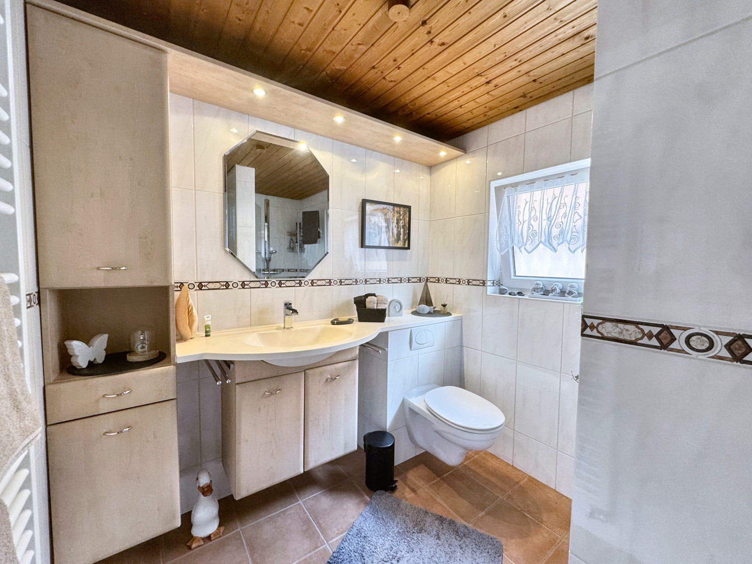 Badezimmer im Erdgeschoss