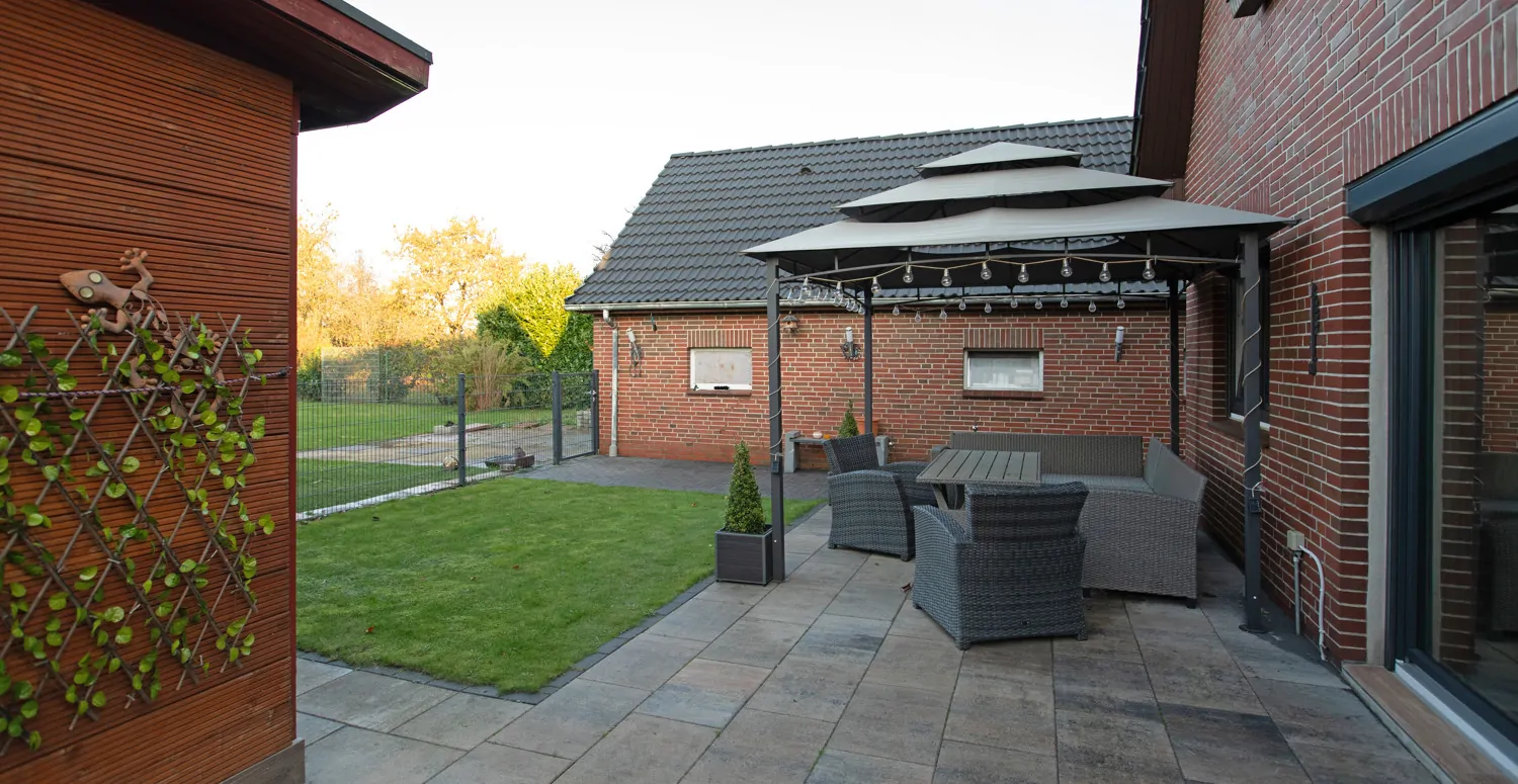 Terrassenbereich des hinteren Hauses