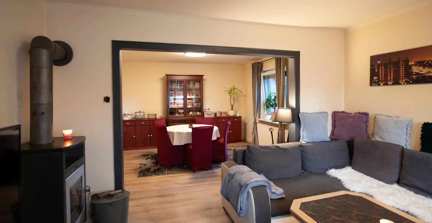 Wohnzimmer im vorderen Haus