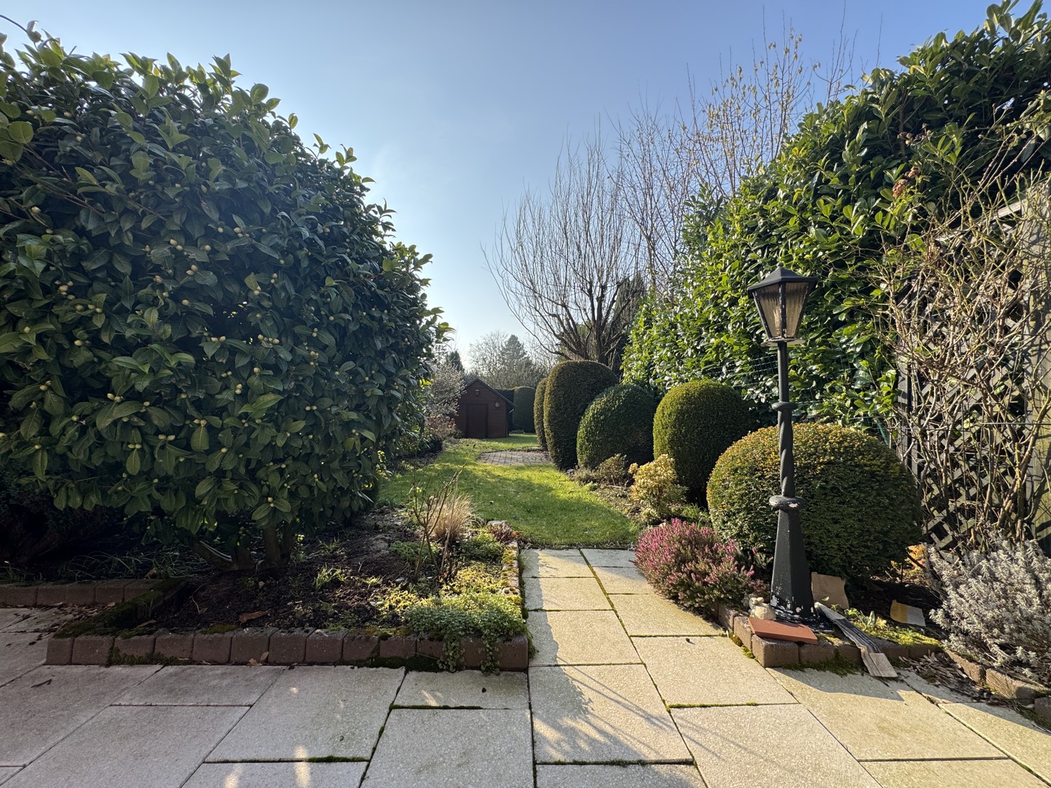 Terrasse mit Blick in den Garten