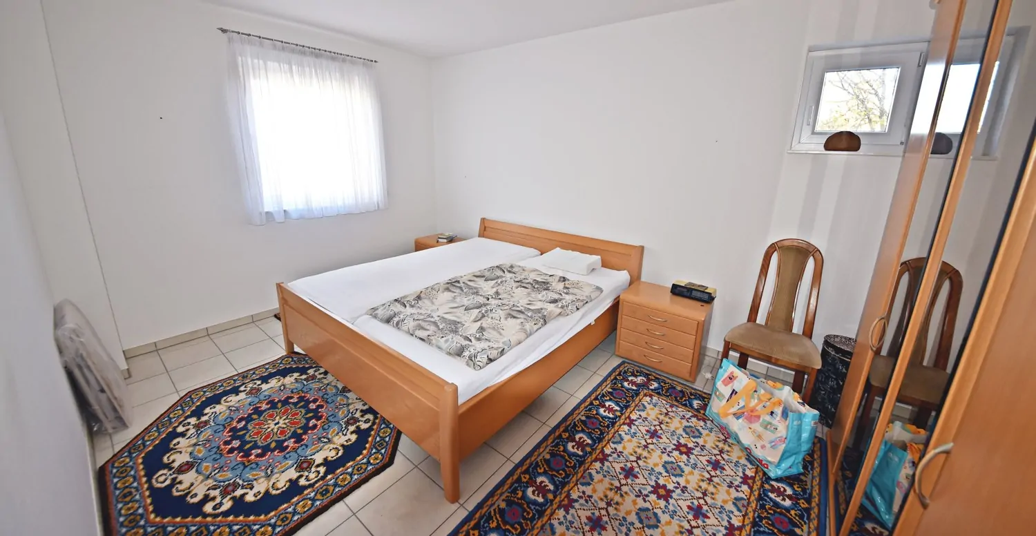 Schlafzimmer 1