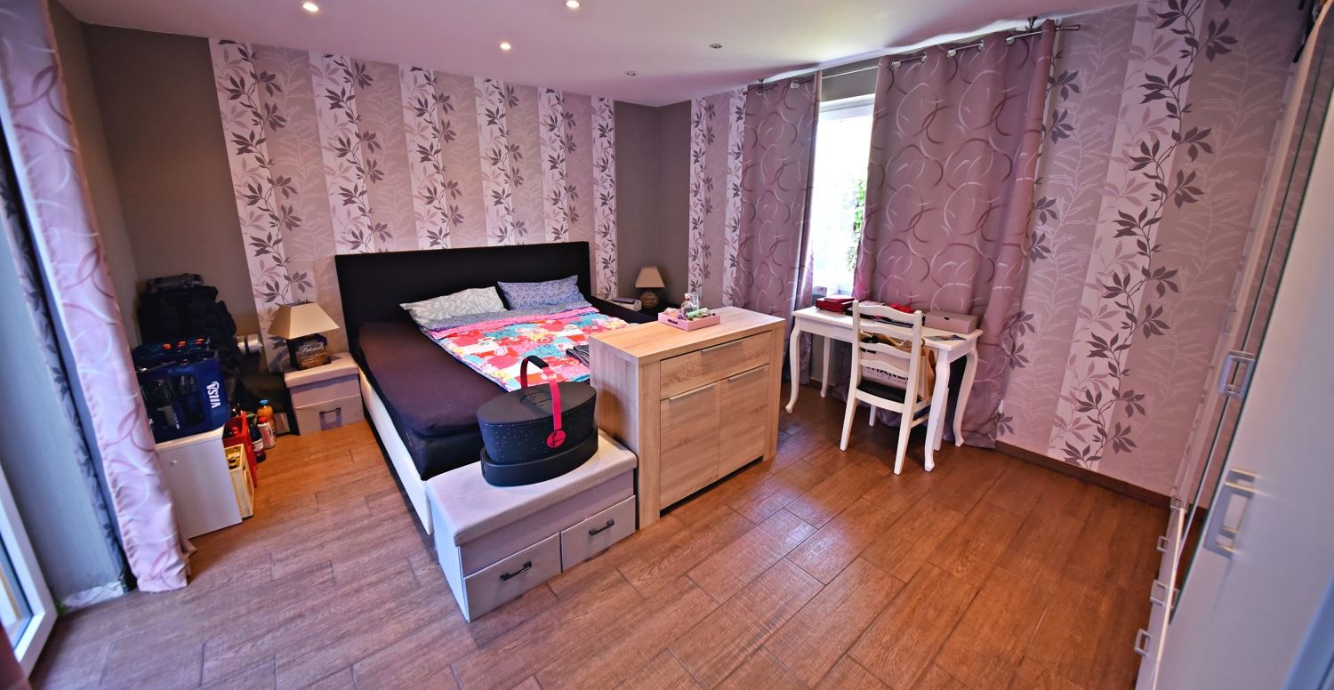 Schlafzimmer 1 (2)