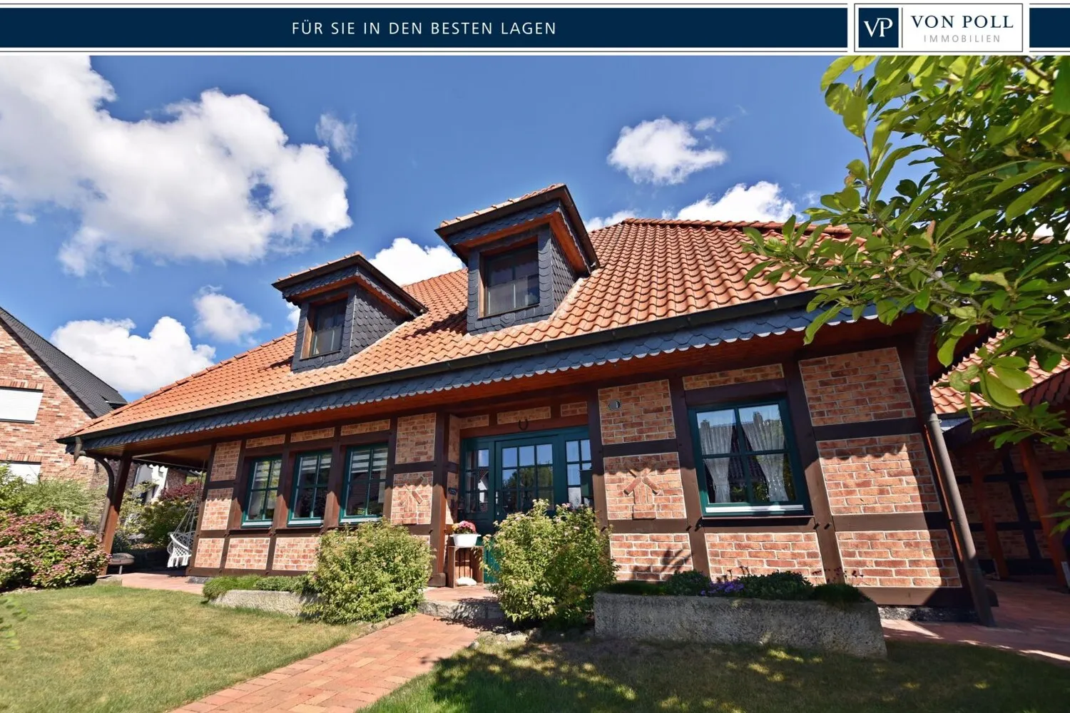 Modern timber-framed house with high-quality fittings and large plot of land