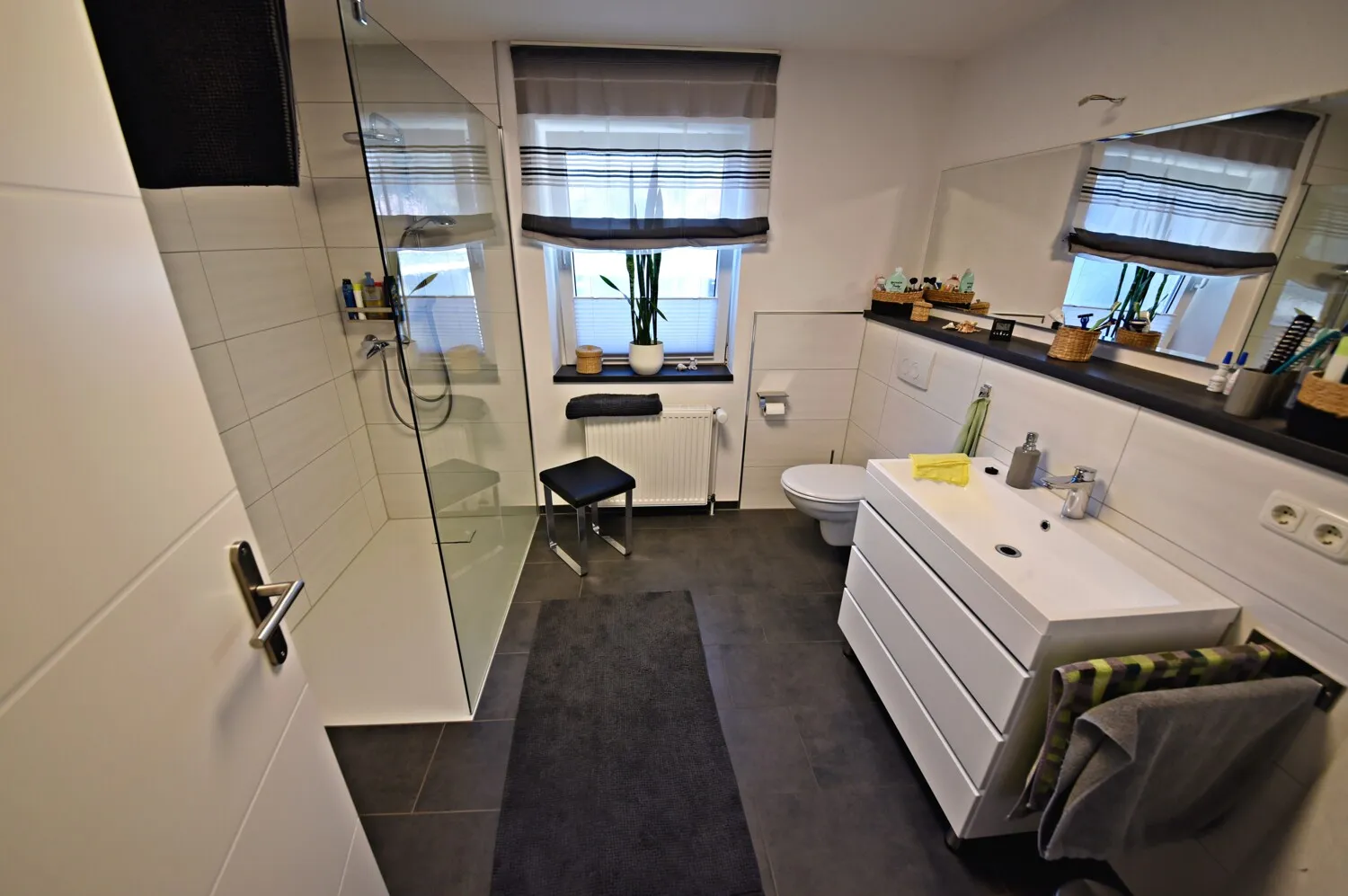 Badezimmer Wohnung EG