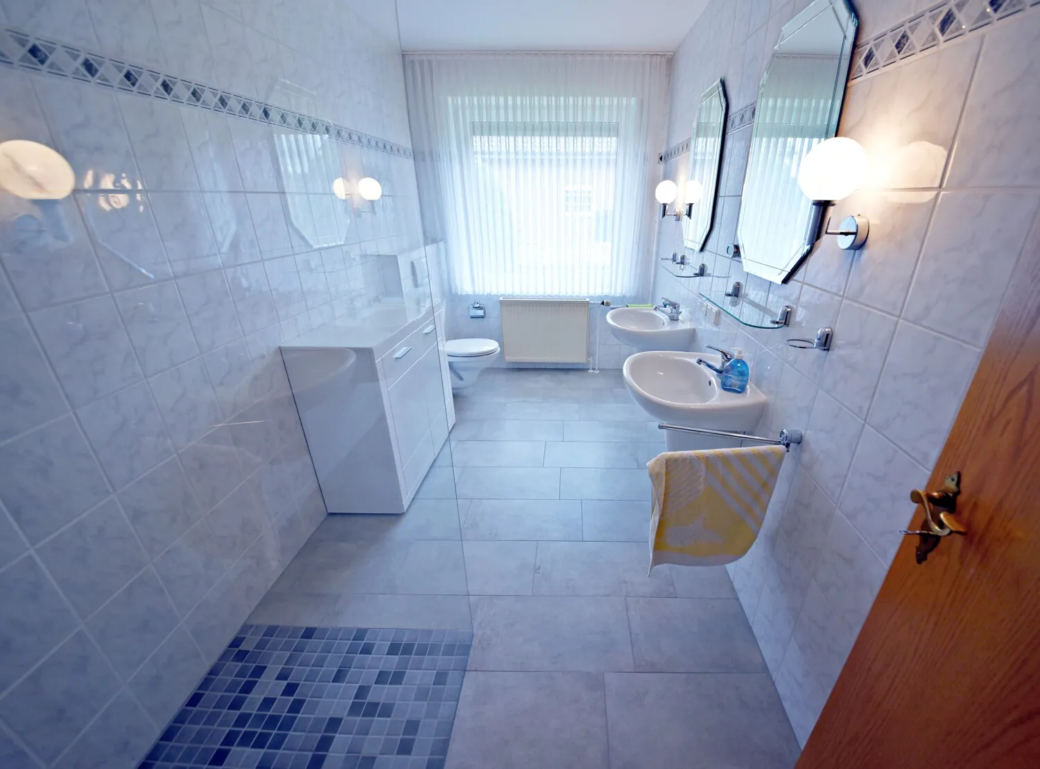 Badezimmer EG