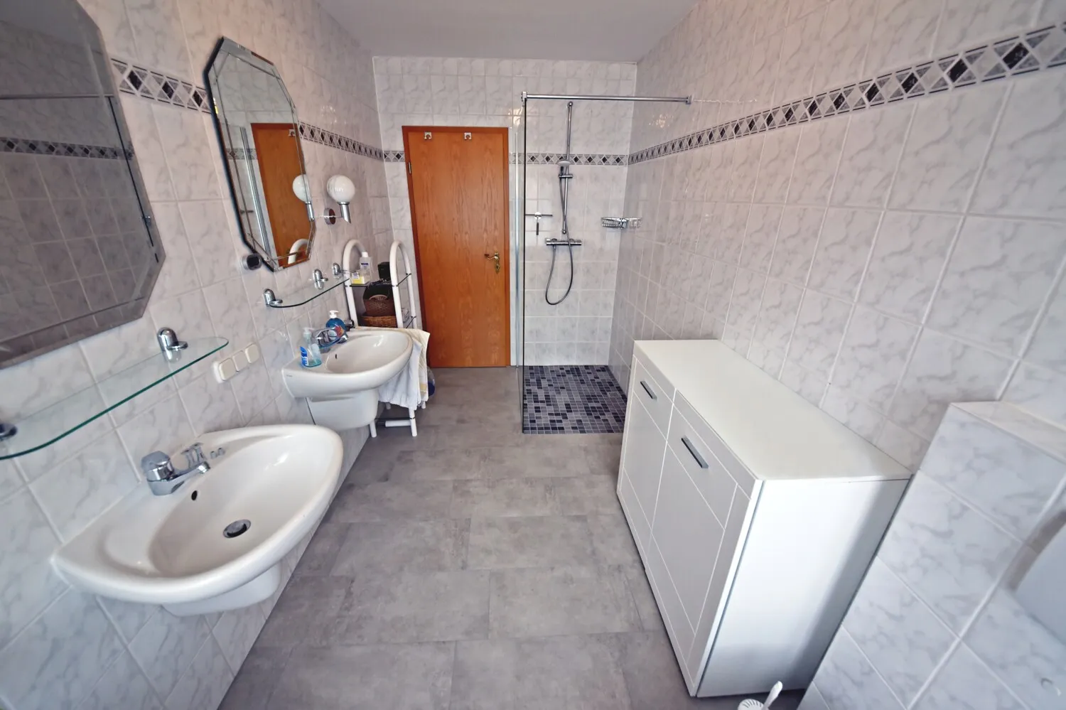 Badezimmer EG