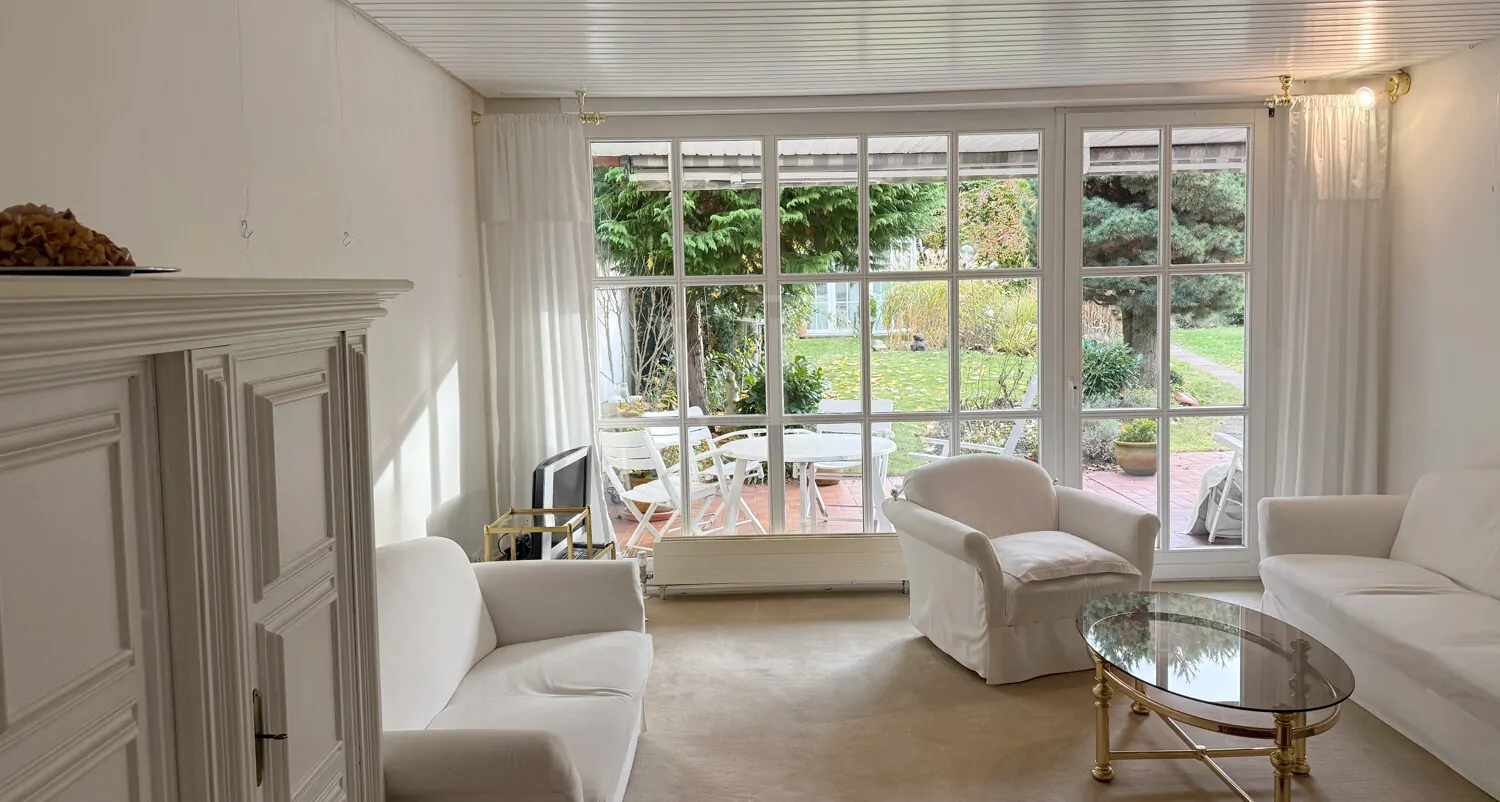 Wohnbereich mit Blick in den Garten