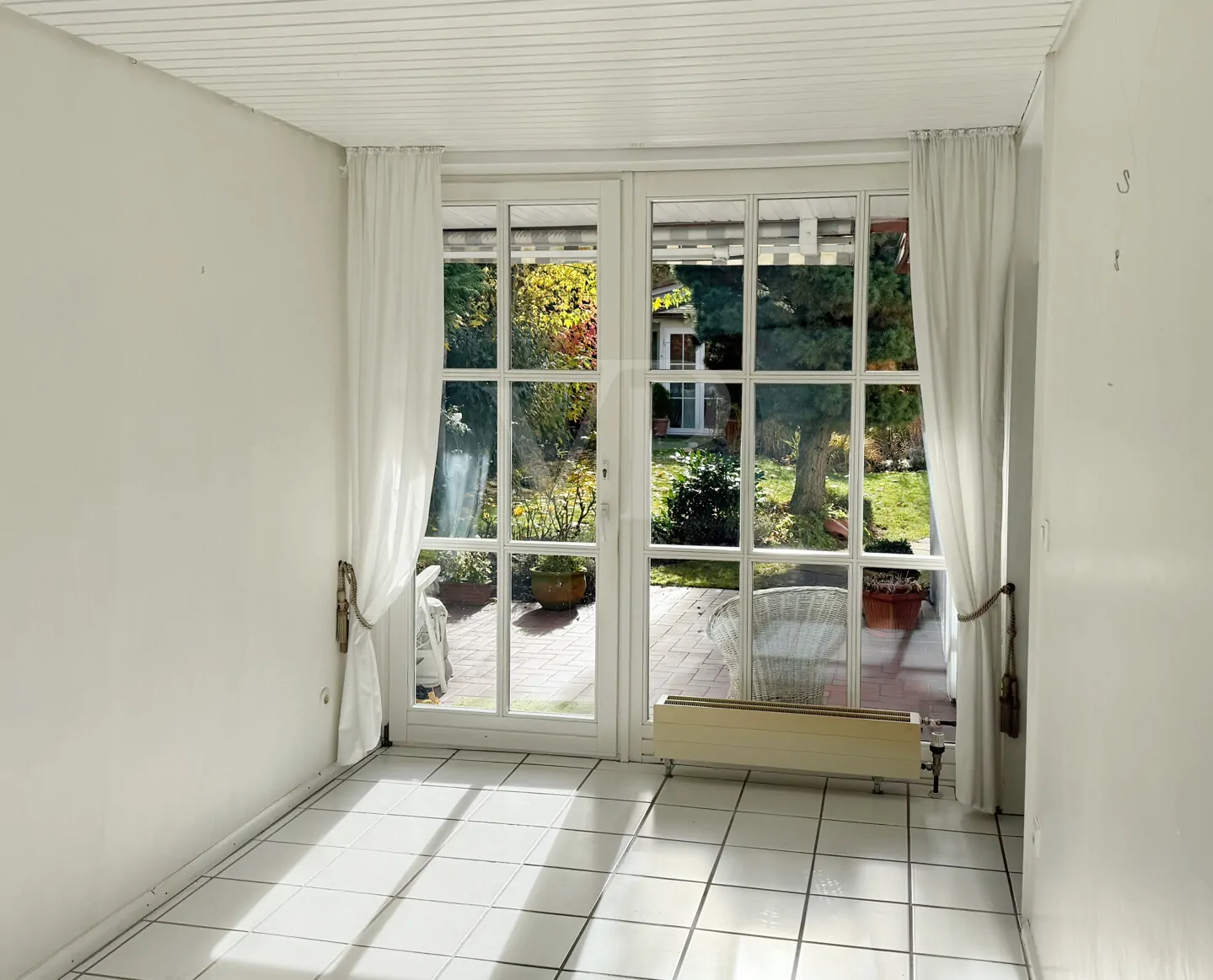 Essbereich mit Blick in den Garten