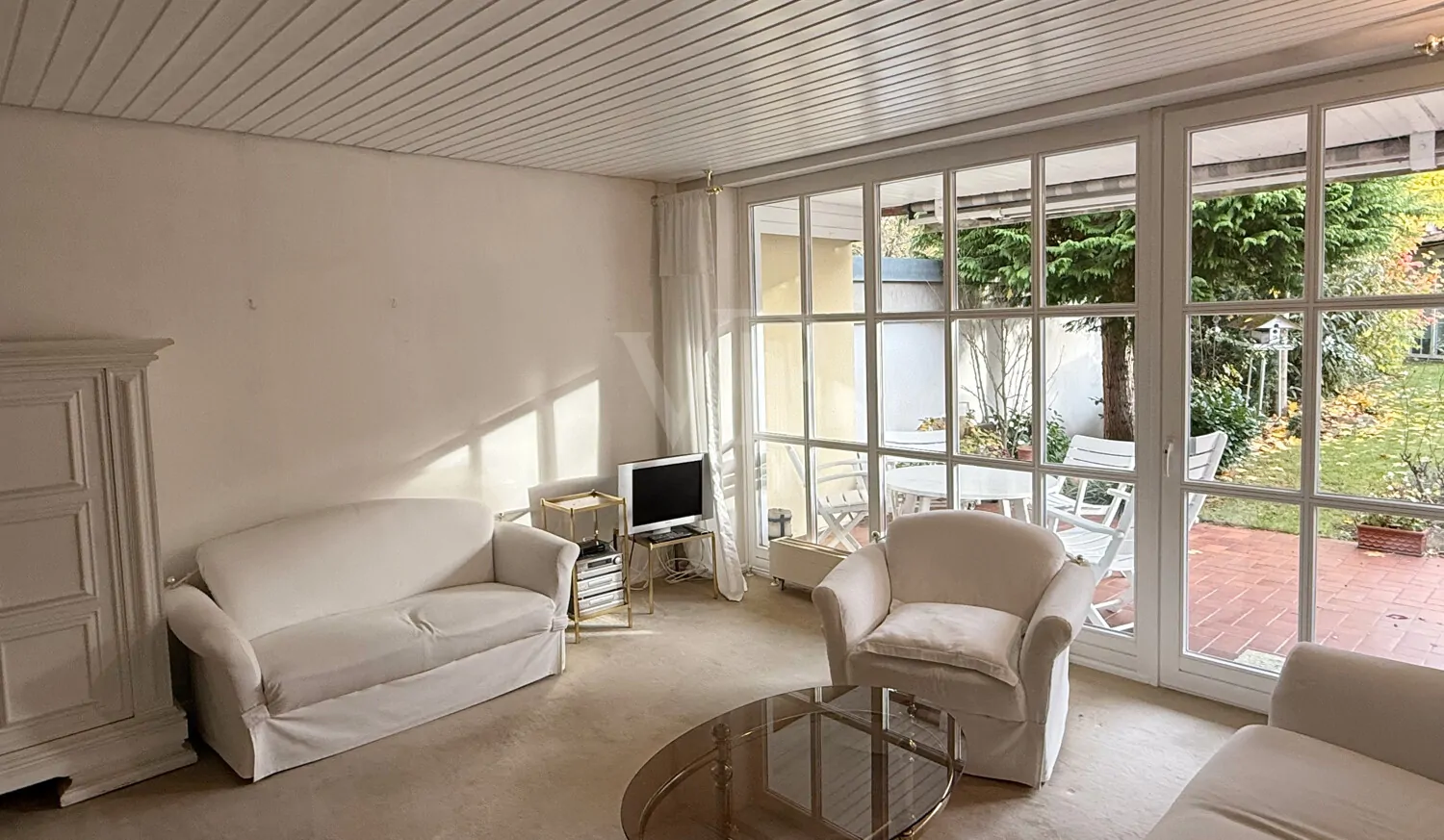 Wohnbereich mit Blick in den Garten