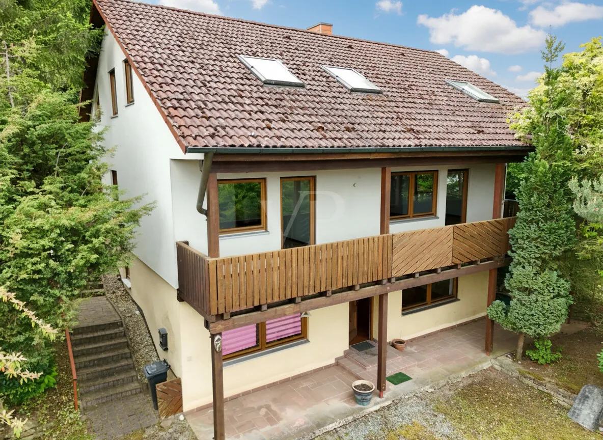 Vorderansicht von der Straße
