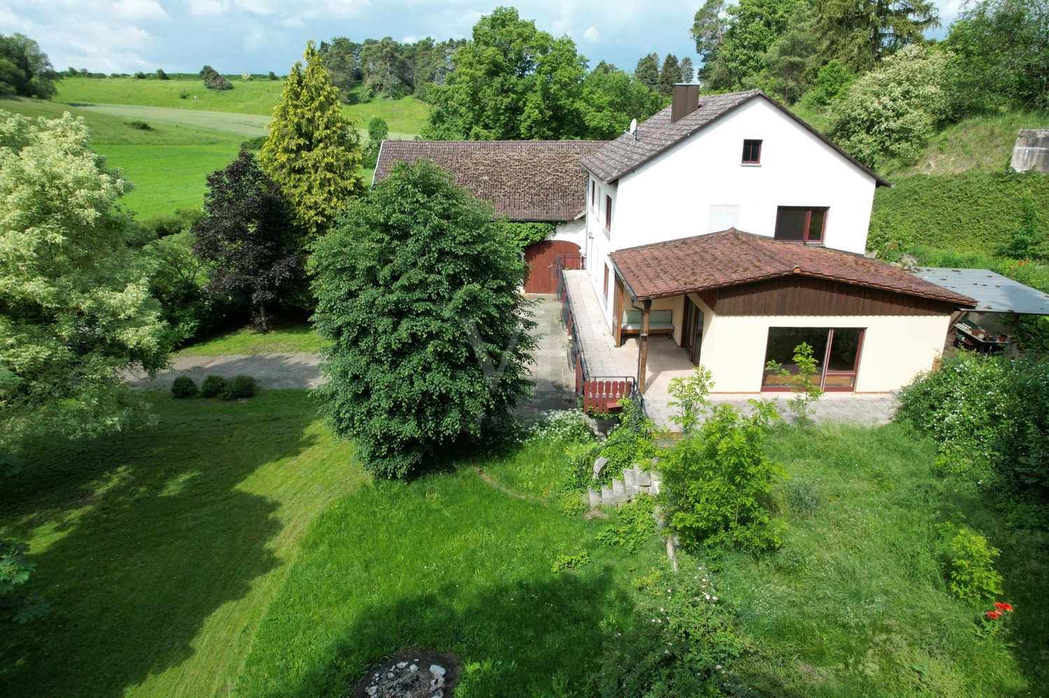 Landhaus mit ca. 14885m² großem Grundstück in Ortrandlage