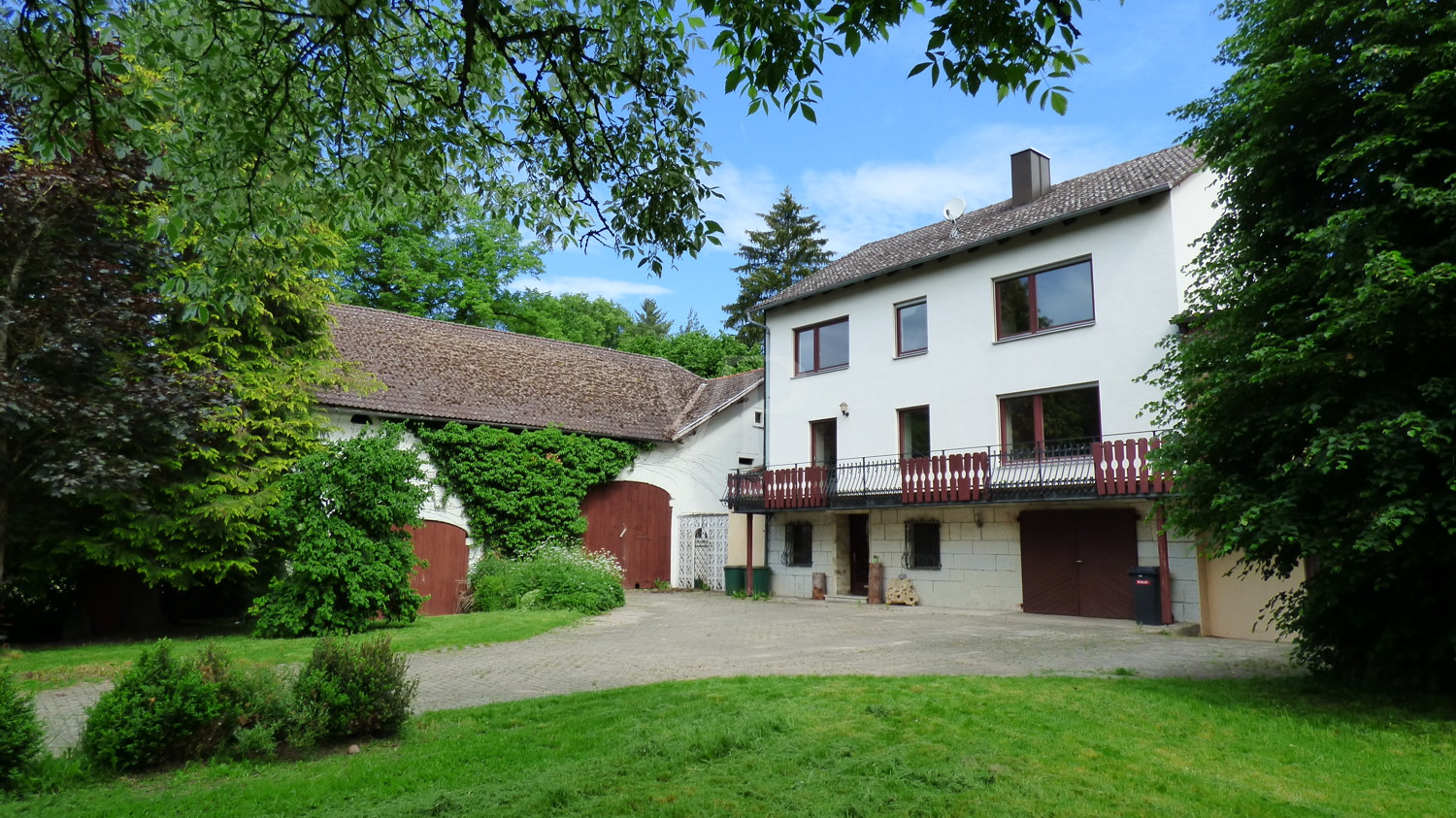 Landhaus mit ca. 14885m² großem Grundstück in Ortrandlage