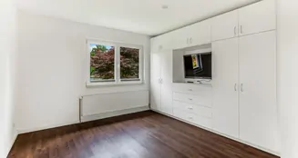 von_poll_real_estate_property_24053100.2_image_1