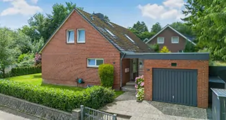 von_poll_real_estate_property_24053100.3_image_0