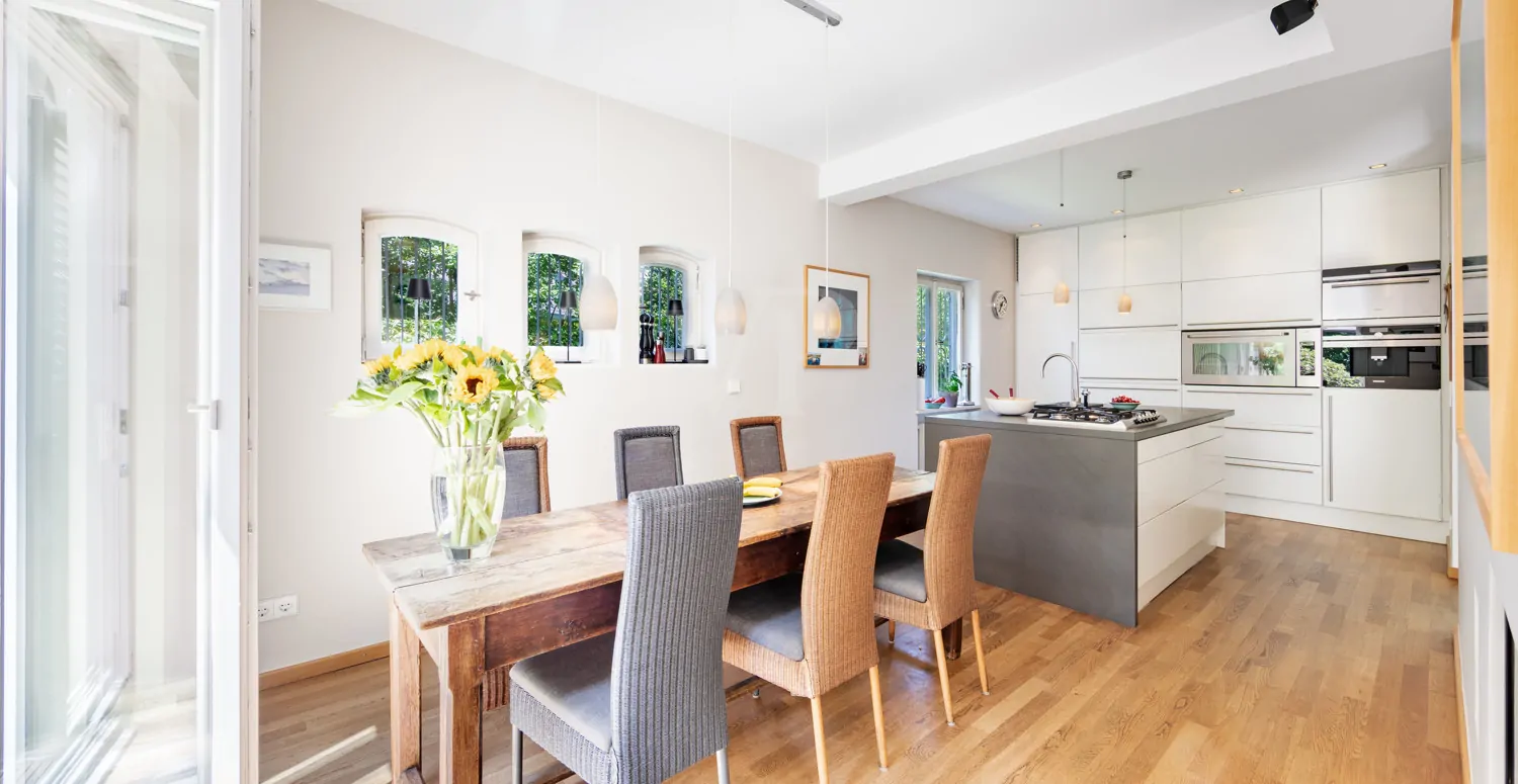 Essbereich und offene Küche