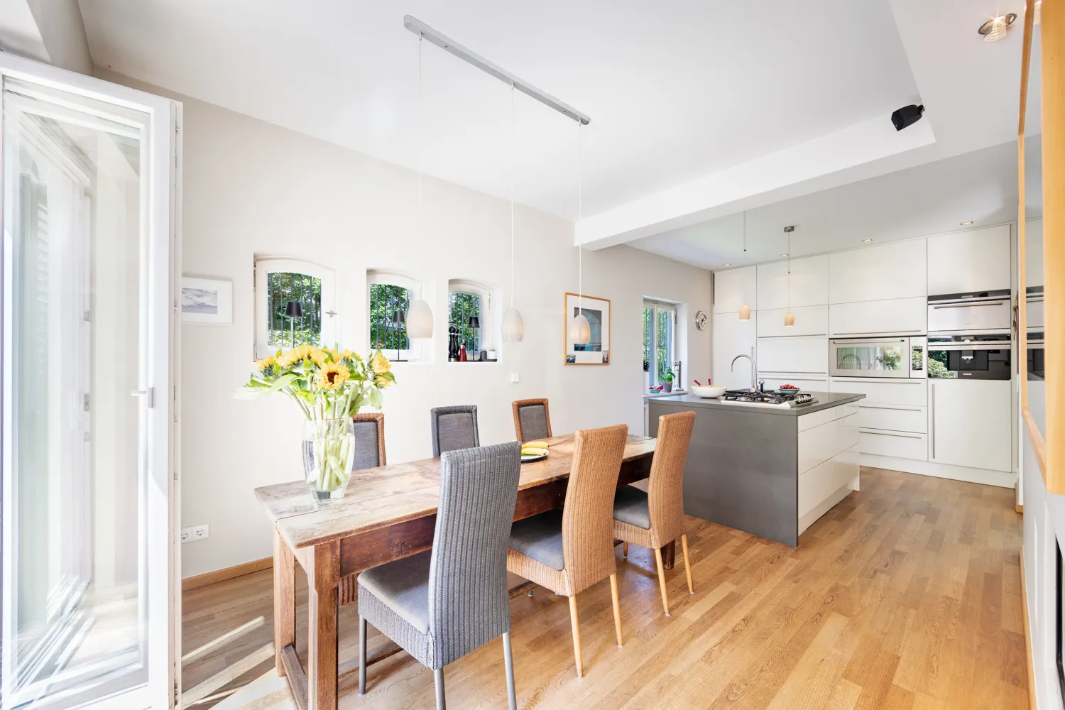 Essbereich und offene Küche