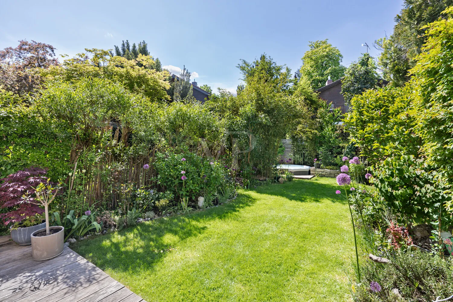 Garten mit Whirlpool