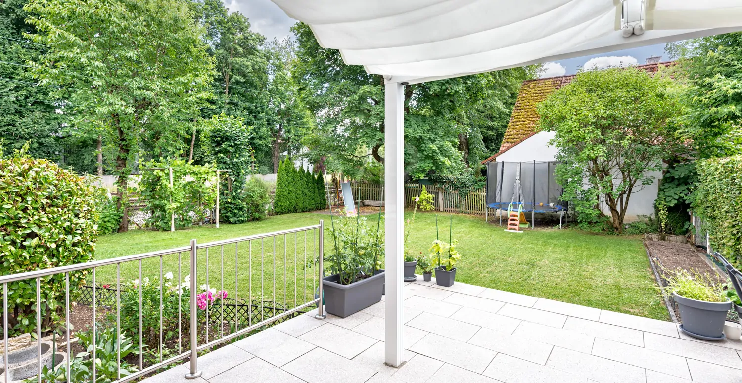 Terrasse mit Garten
