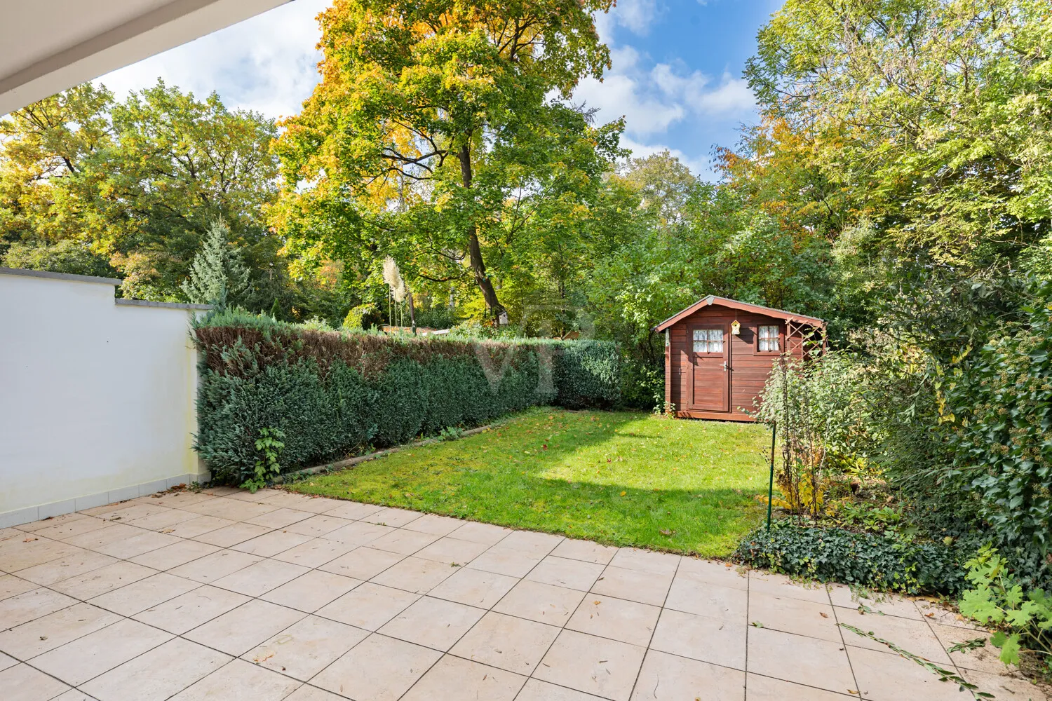 Garten mit Gartenhaus