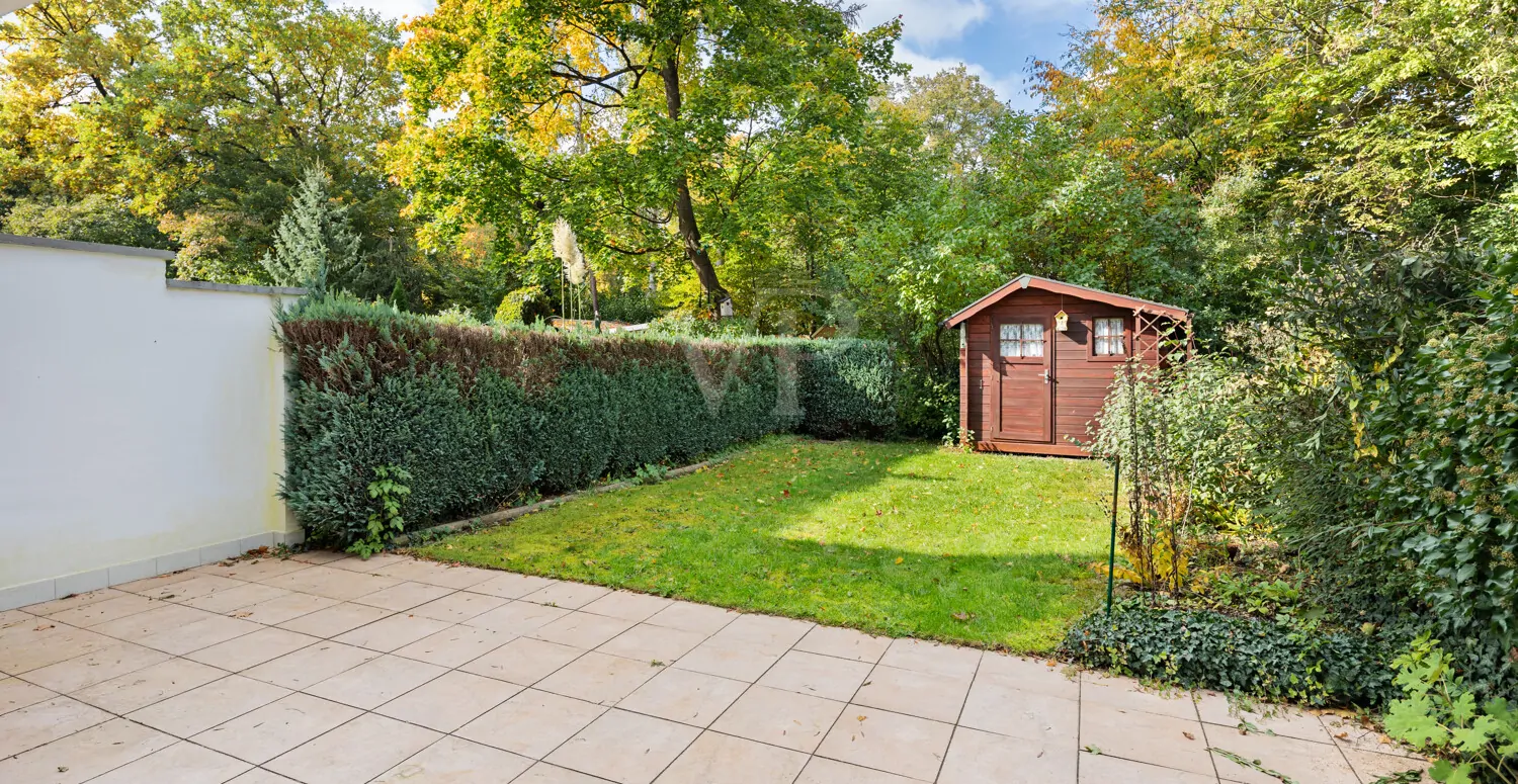 Garten mit Gartenhaus