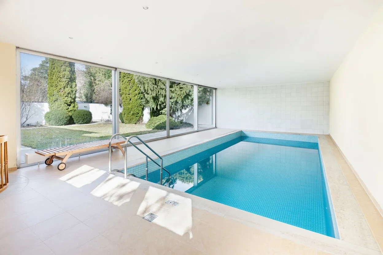 Schwimmhalle