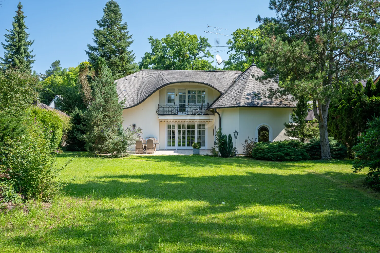 Repräsentative Villa in Gräfelfing: Eleganz, Privatsphäre & Wellness