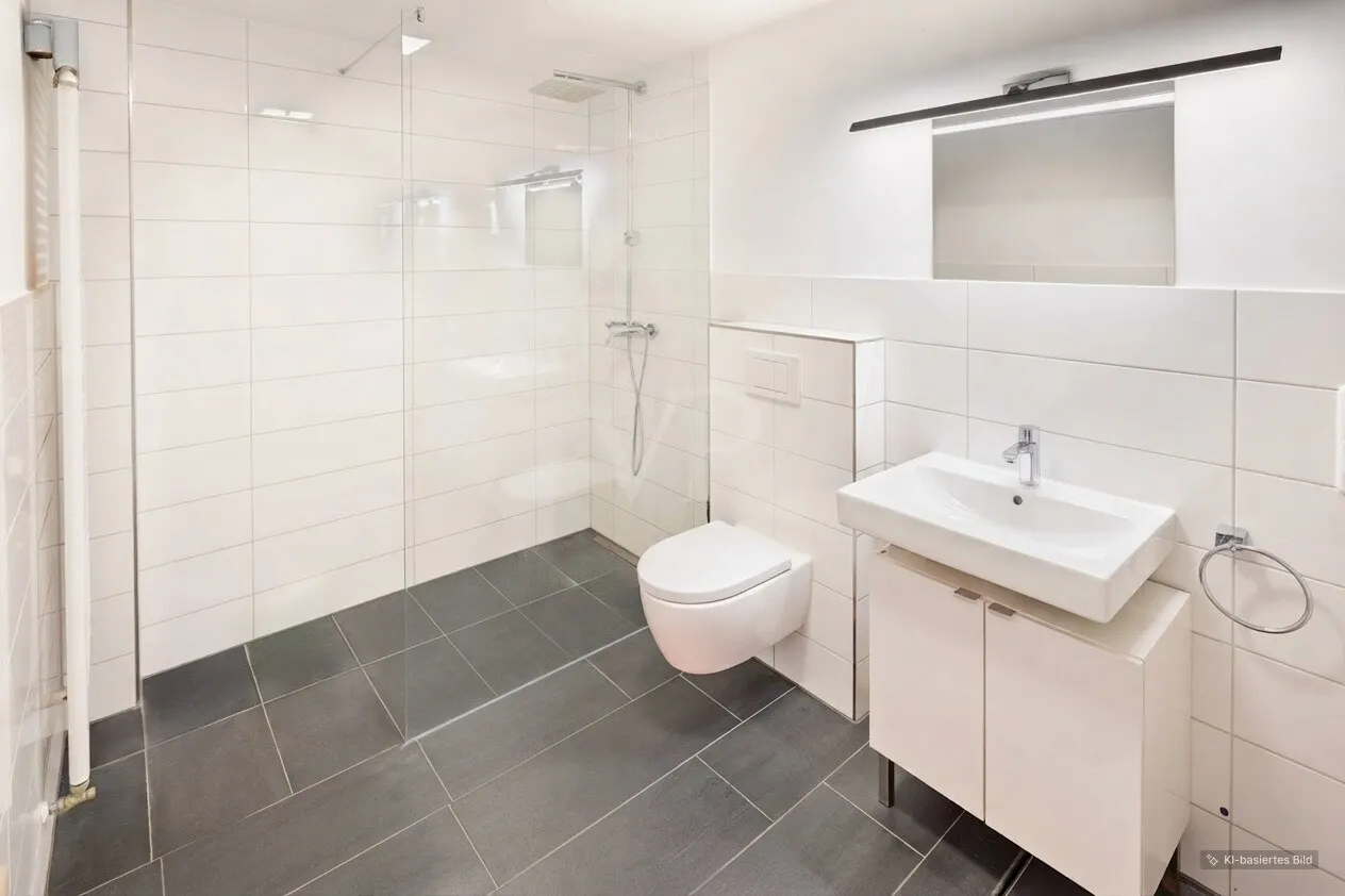 Badezimmer mit bodentiefer Dusche