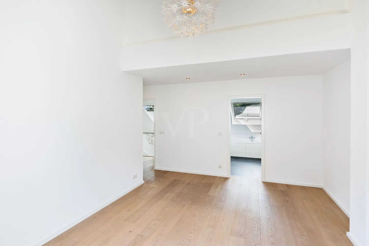 Elternschlafzimmer mit direkten Zugang zum Bad en Suite