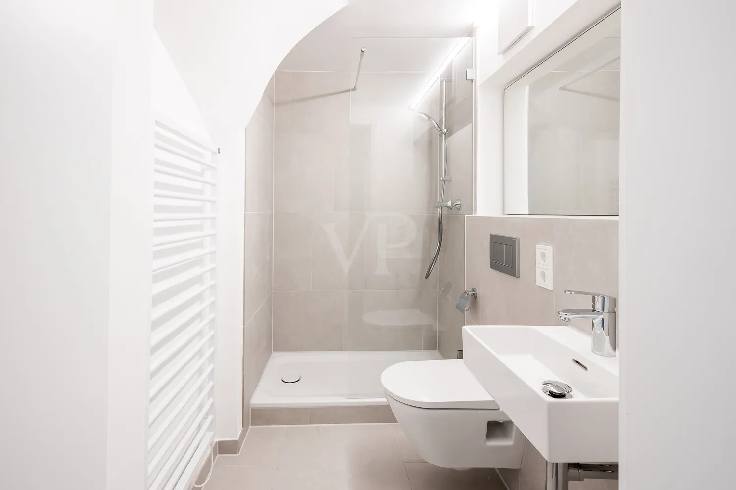 Badezimmer im Untergeschoss