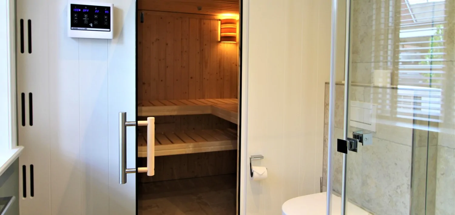 KfW 55-Standard: Hochwertig eingerichtete Doppelhaushälfte unter Reet