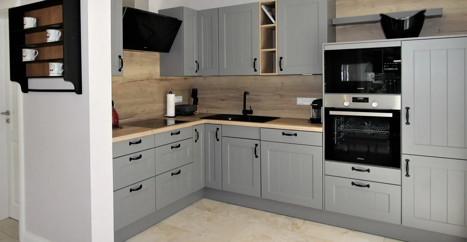 KfW 55-Standard: Hochwertig eingerichtete Doppelhaushälfte unter Reet