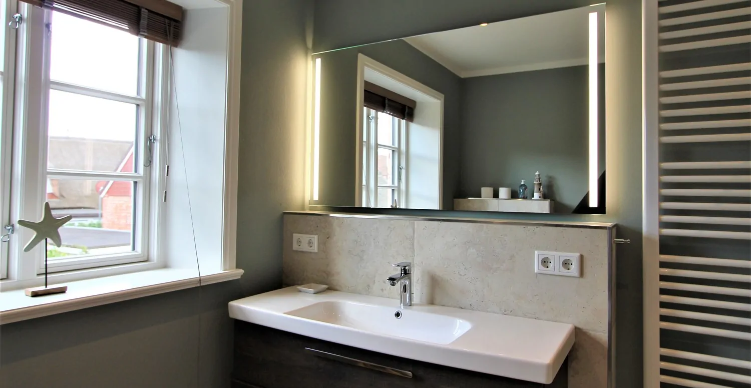 KfW 55-Standard: Hochwertig eingerichtete Doppelhaushälfte unter Reet