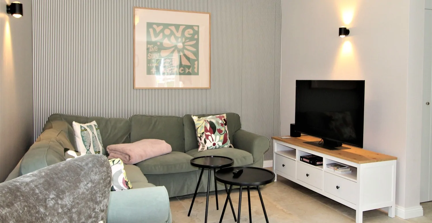 KfW 55-Standard: Hochwertig eingerichtete Doppelhaushälfte unter Reet