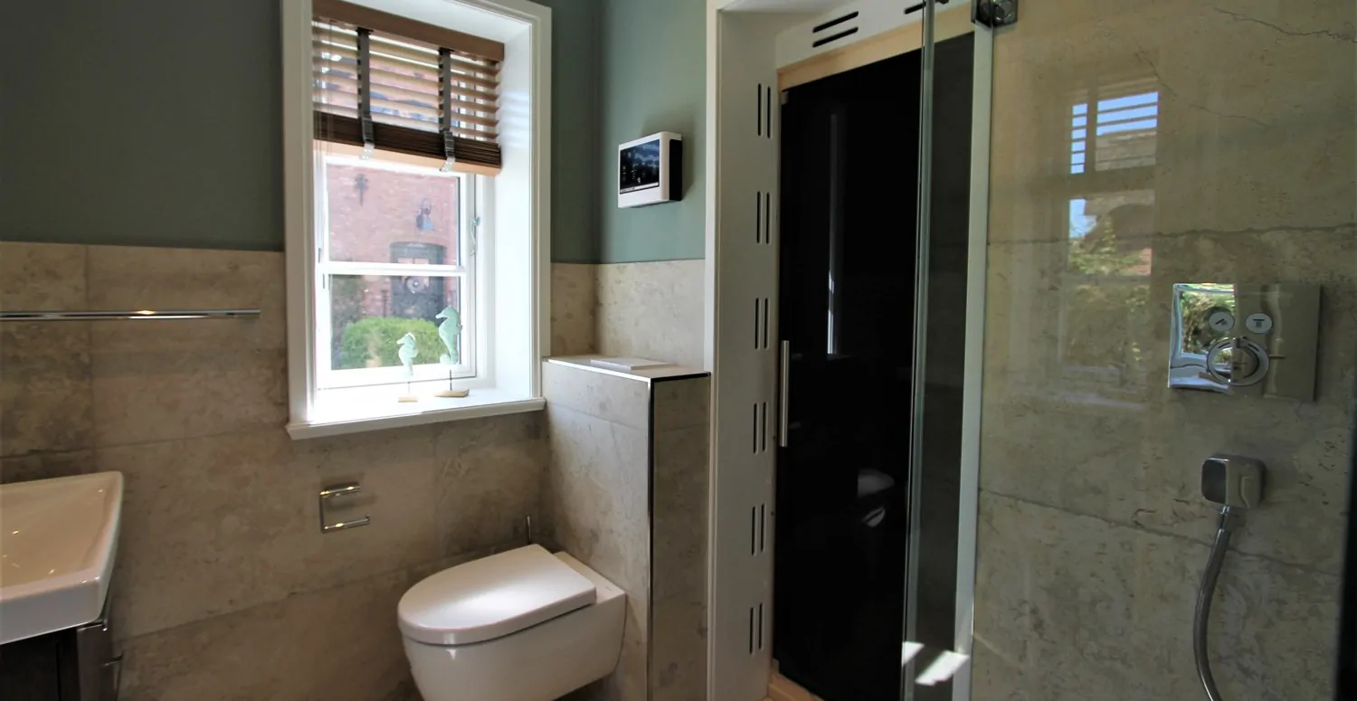 KfW 55-Standard: Hochwertig eingerichtete Ferienhaushälfte unter Reet