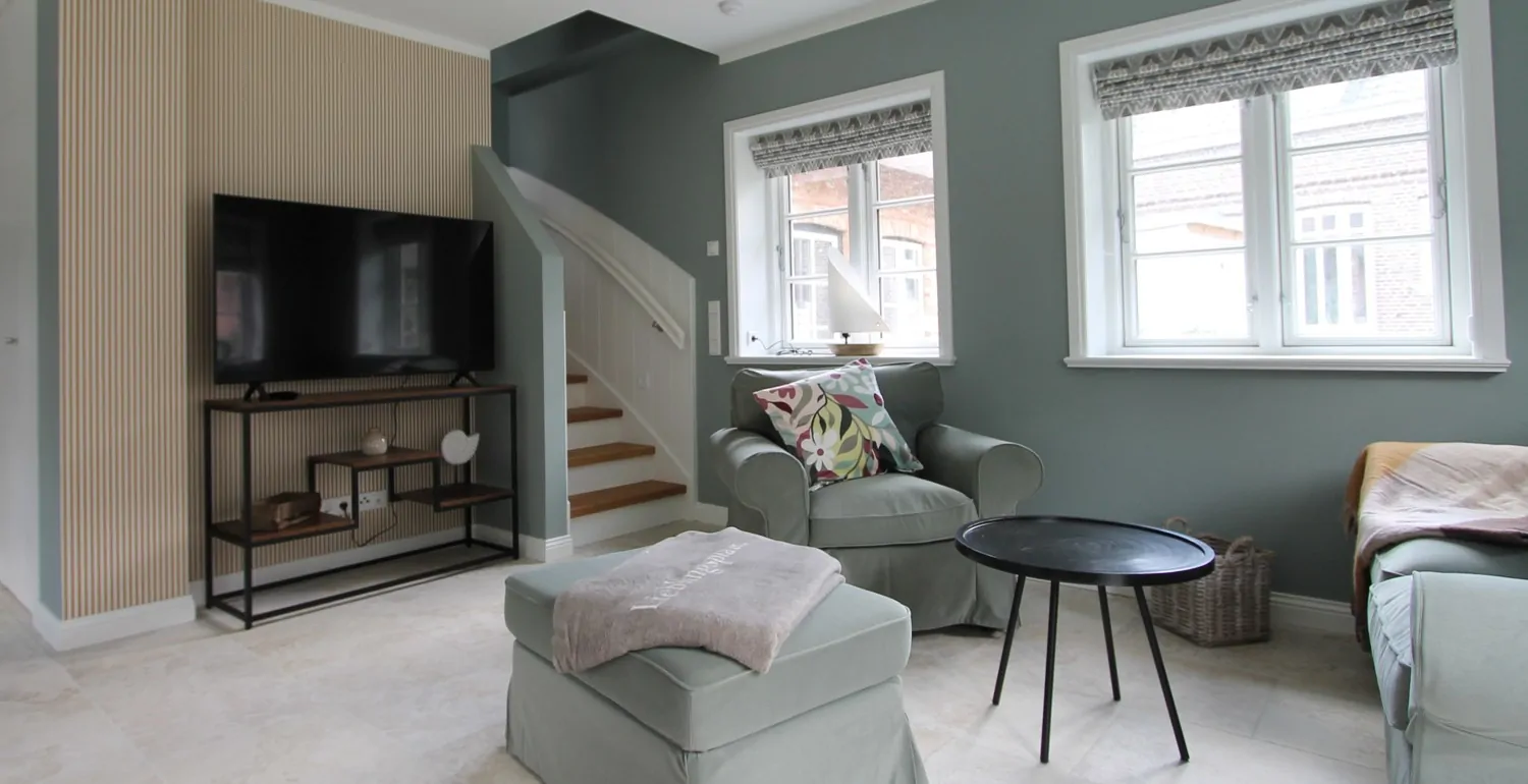 KfW 55-Standard: Hochwertig eingerichtete Ferienhaushälfte unter Reet