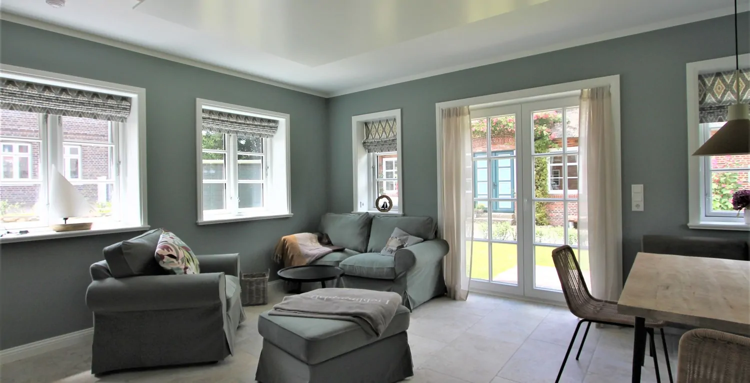 KfW 55-Standard: Hochwertig eingerichtete Ferienhaushälfte unter Reet