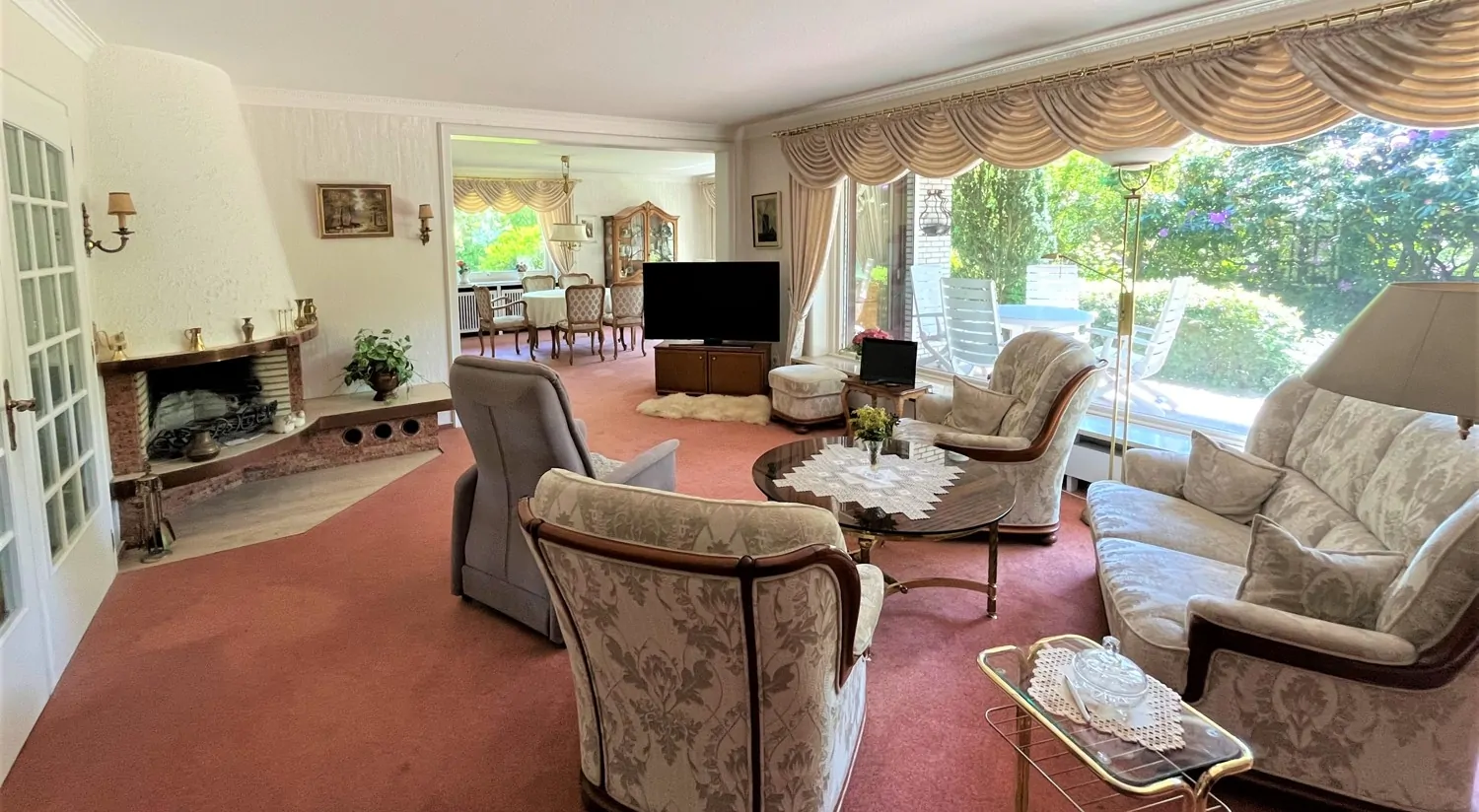 Walmdach-Villa in begehrter Wohnlage