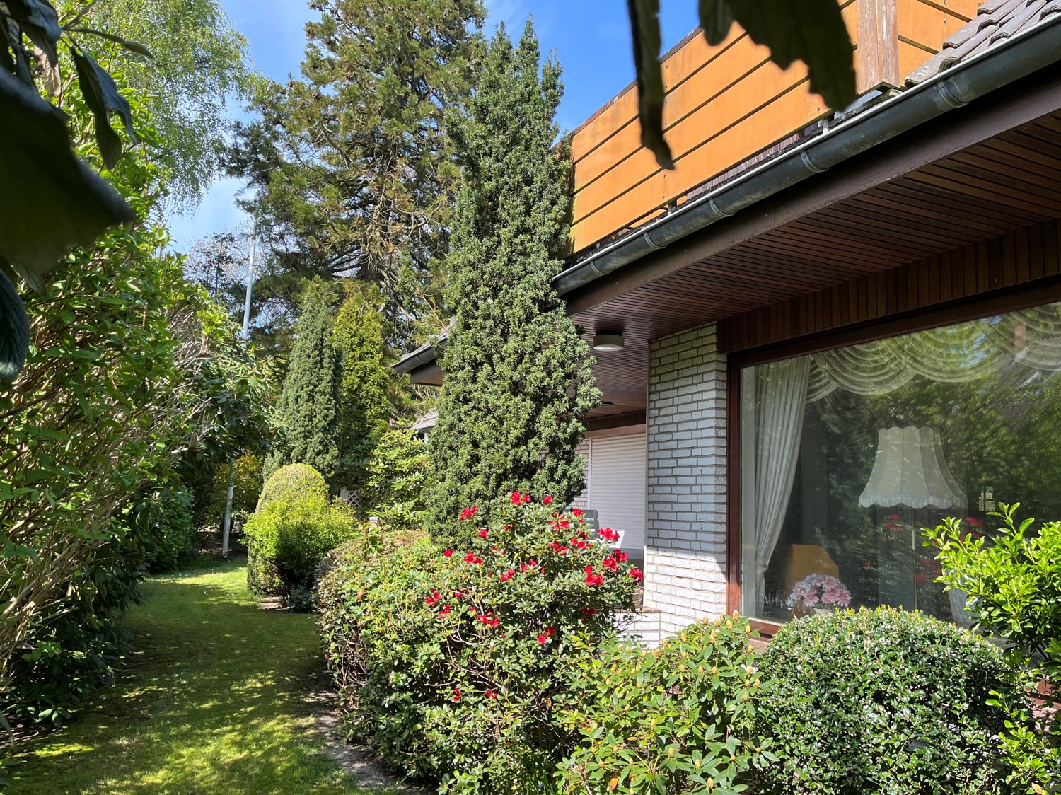 Walmdach-Villa in begehrter Wohnlage