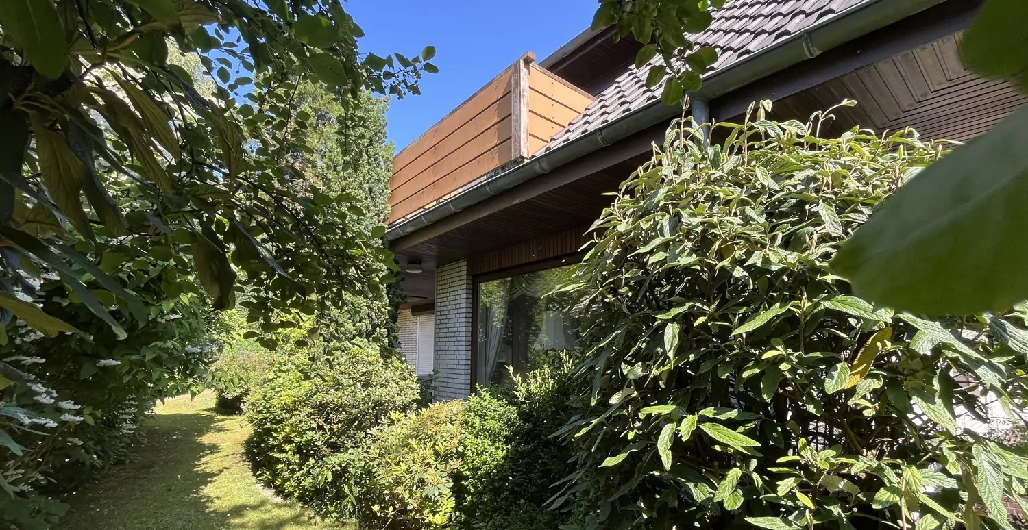 Walmdach-Villa in begehrter Wohnlage