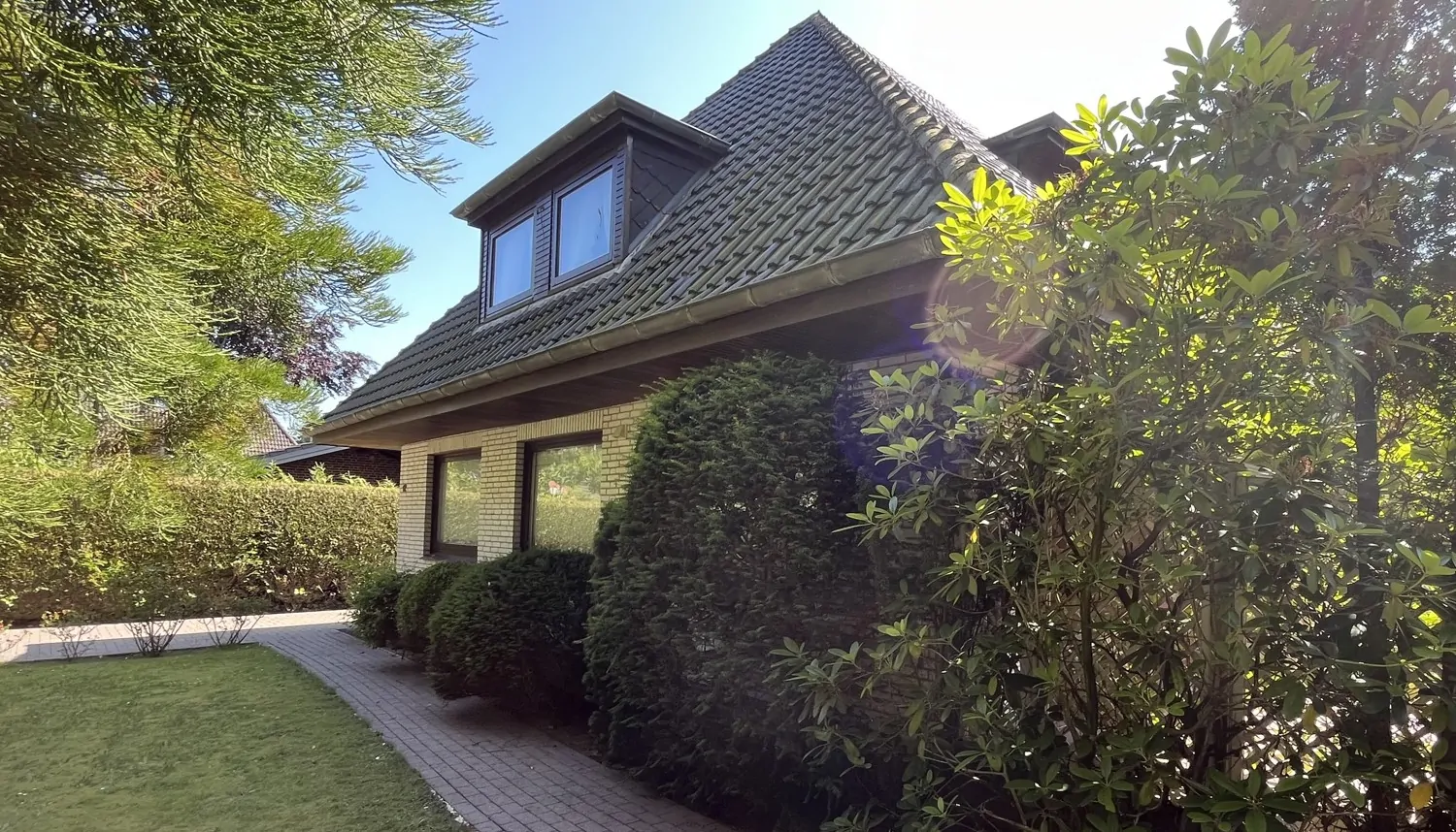 Walmdach-Villa in begehrter Wohnlage