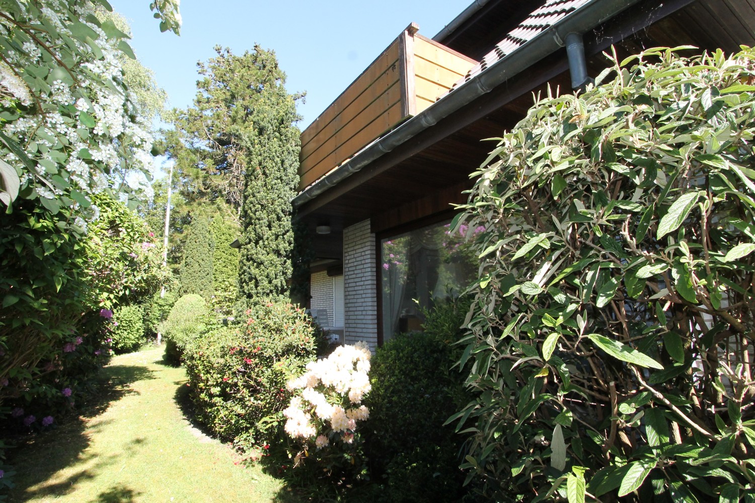 Walmdach-Villa in begehrter Wohnlage