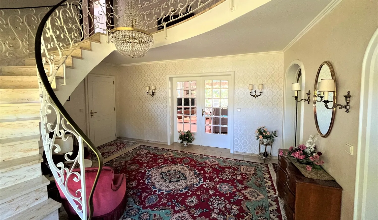 Walmdach-Villa in begehrter Wohnlage