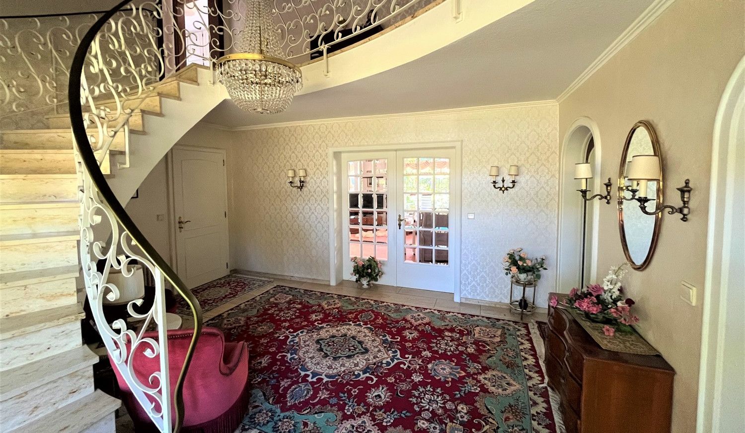 Walmdach-Villa in begehrter Wohnlage