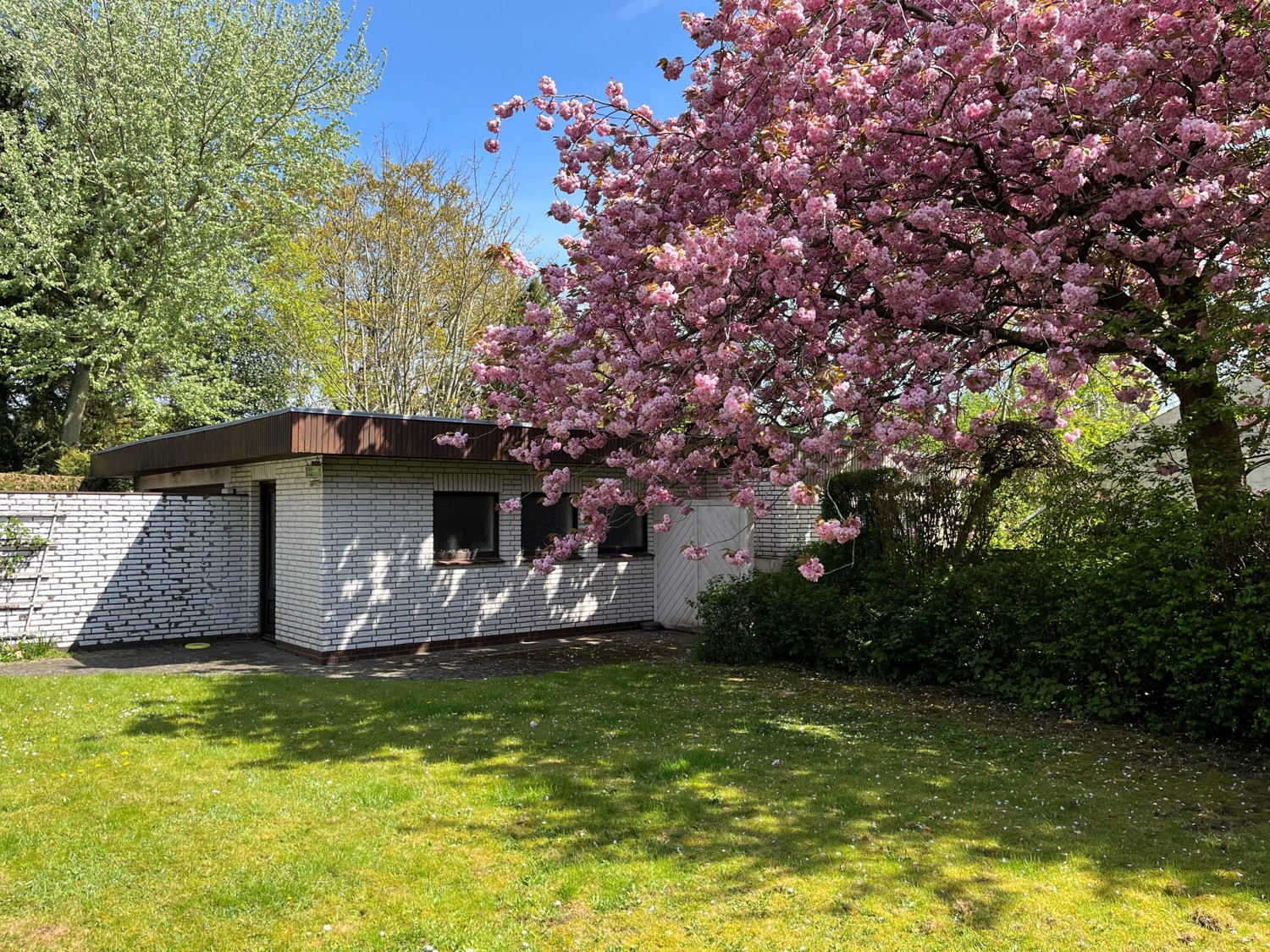 Walmdach-Villa in begehrter Wohnlage