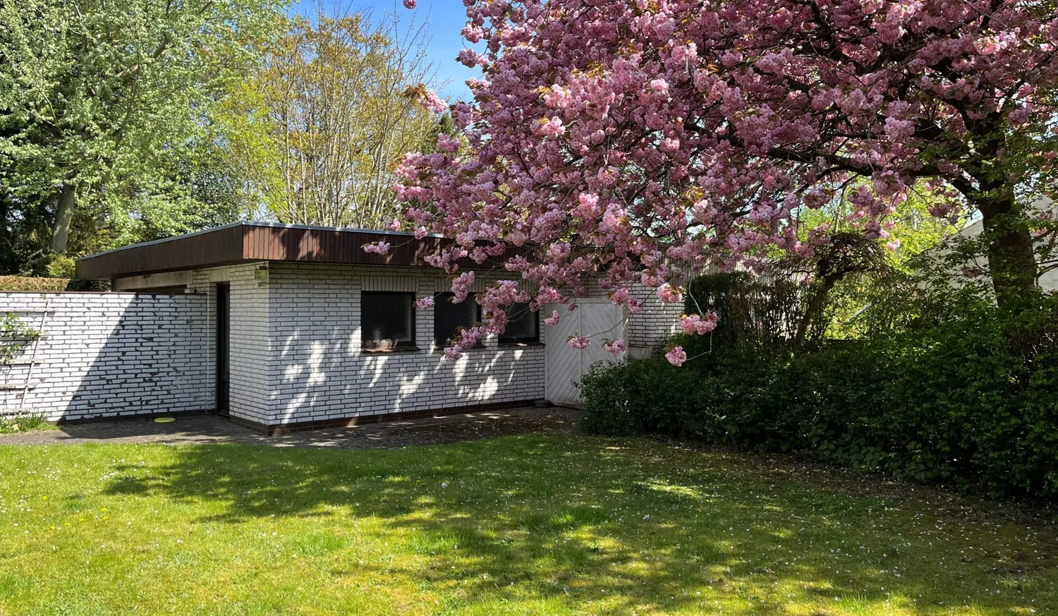 Walmdach-Villa in begehrter Wohnlage