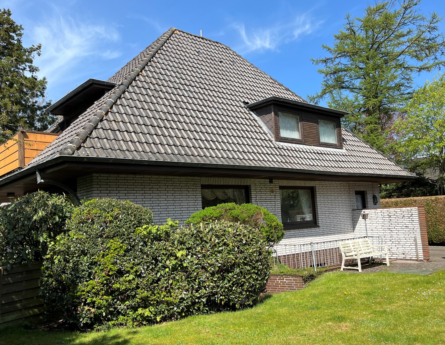 Walmdach-Villa in begehrter Wohnlage