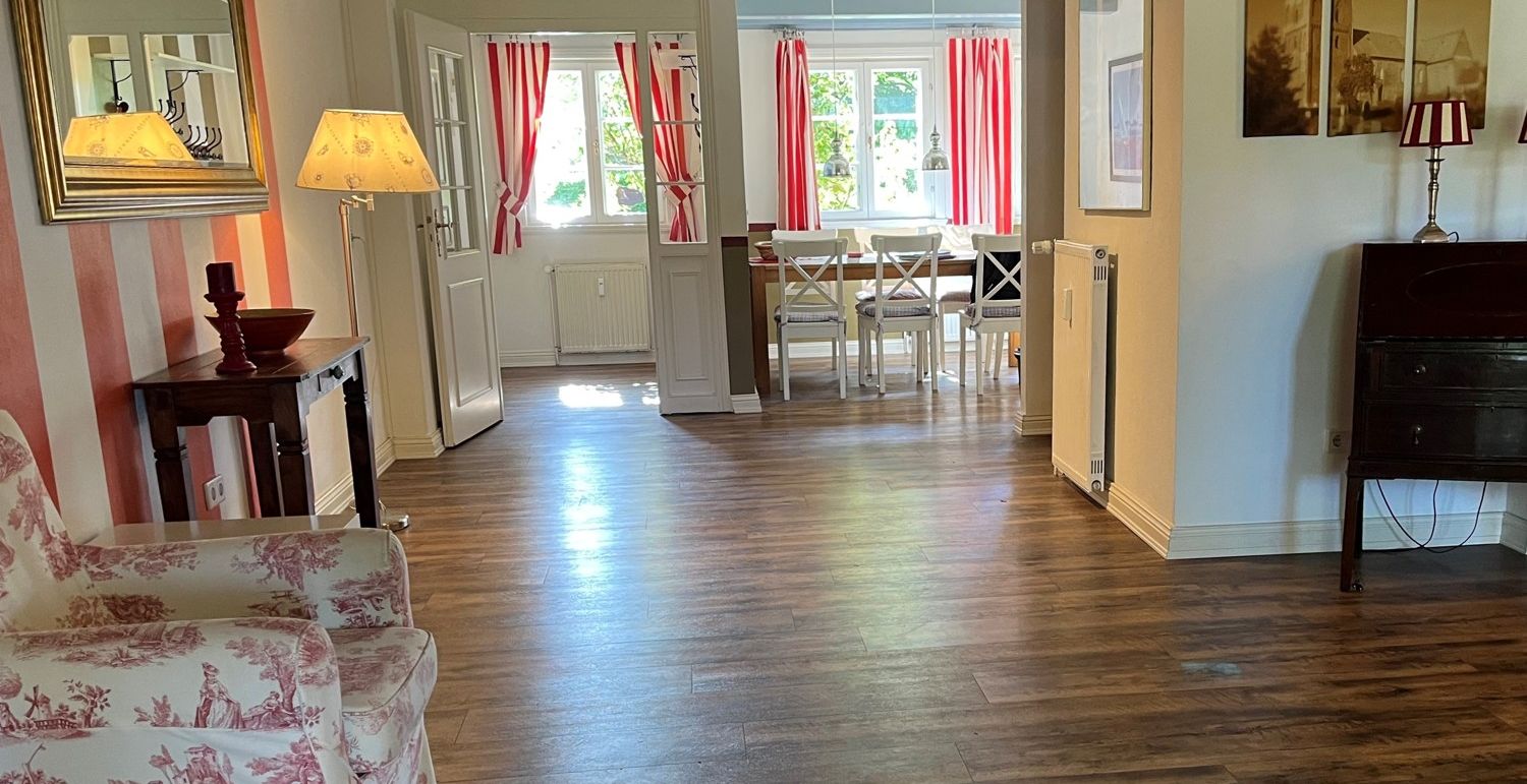 Gemütliches 4-Zimmer-Ferienhausteil unter Reet