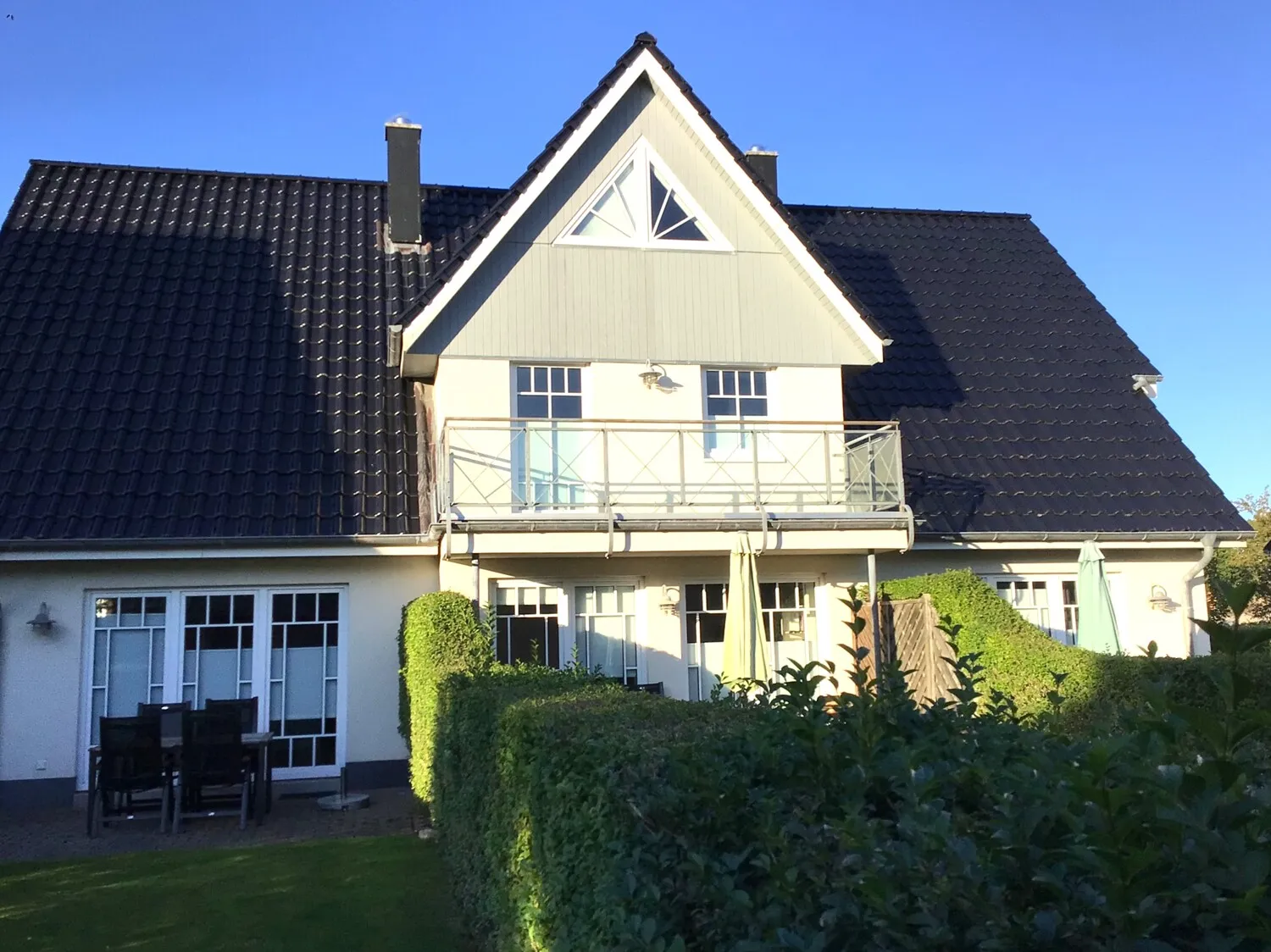 Drei Hausteile unter einem Dach in sehr guter Lage